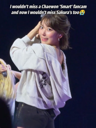 To be this close to a goddess🥺... how rich those people are😭 LE SSERAFIM Sakura Smart and No Celestial in London concert🔥 #lesserafim #SAKURA #sakuralesserafim