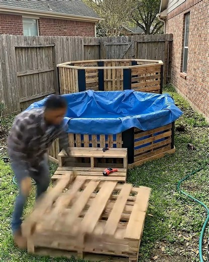 I Built a Swimming Pool Out of Pallets!