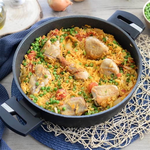 6.5K views · 38 reactions |  La cena perfetta esiste! Arroz con Pollo: un piatto unico che mette d'accordo tutti. Sapore autentico e tanta allegria. La ricetta completa è a portata di click! https://www.cookaround.com/ricetta/arroz-con-pollo.html | Cookaround - Cucina e Ricette | Facebook