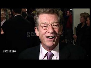 John Hurt (Ollivander) at the premiere of Harry Potter and the Philosopher's Stone (04/11/2001)