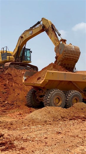 Let’s talk about it 👇 Every new development or project involves moving dirt. How do we recruit the next generation to work in earthwork and construction jobs? How did you get started? Comment below 👇 — WORK THE DIRT — #workthedirt #digitdigitalgps #earthmover #earthwork #dirtwork #dirtlife #earthmoving #excavating #construction #development #build #career #opportunity #bluecollar #job #heavyequipment #excavator #dozer #machinery #trades #work #how #why #viral | Dig-It Digital GPS