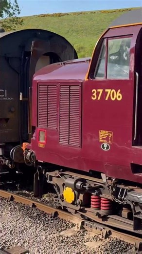 Class 37 thrash - the best ever departure from Corfe Castle with added Francis Bourgeois!!