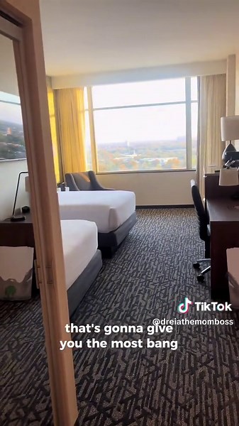 @druryhotels checks off all the boxes: 👇🏽 ✅ Family Friendly 🤱🏽 ✅ Budget Friendly 💰 ✅ Clean 🧼 ✅ Aesthetically Pleasing 🏩 ✅ Great Customer Service 😁 ✅ Free Breakfast 🧇 ✅ Free Dinner & Drinks 🥗🍷 ✅ Free Parking 🚙 ✅ Late Night Dining Options 🍝 ✅ Outdoor Pool & Hot-tub 🏊🏼‍♀️ ✅ Fitness Center 🏋🏽‍♀️ ✅ 24 Hour Business Center 🖥️ ✅ Great Location 📍 • this location is conveniently located by AT&T Stadium, Globe Life Field, Choctaw Stadium, The University of Texas at Arlington and Six Fla