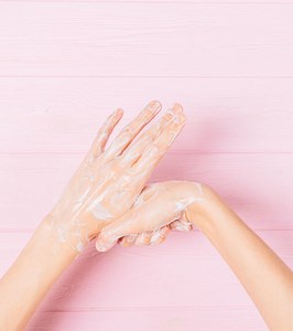 10 Best Esthetician-Approved Non-Toxic Hand Soaps Of 2025