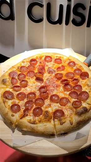 iBienvenidos a todos los amantes de la buena comida! Estamos emocionados de anunciar que Wam Food Cuisine ha evolucionado y ahora tenemos un nuevo local que antes era nuestro querido food truck. a> Te invitamos a visitarnos en nuestra nueva dirección: 1802 Calle Alcázar, Ponce, Puerto Rico. Ven a disfrutar de nuestros deliciosos platillos que tanto te han encantado #WamFoodCuisine #NuevoComienzo #SaborAuténtico #PoncePR#fyp #food #juanadiaz #daveportnoy #pizzanapoletana @#puertorico #pizzeria #p