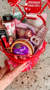 DIY valentines baskets! ❤️❤️ Need a gift idea? These are so cute and simple to put together, and they make for great gifts for teachers and/or friends! 💕 #valentinesbaskets #valentines #valentine #diyvalentines #diy #easydiy #diycrafts #teachersgifts #dollartree #dollartreediy | Brianna Brown