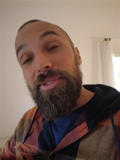 Un date au trampoline avec une roumaine ! toujours faire des activités cool avec son date Tinder a force on vas bien trouver la femme de la vie, mais en attendant on s'amuse #seduction #drague #tinder #date #tinderchallenge