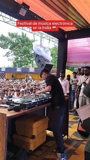 ¡El festival de música electrónica más raro en la India! 🇮🇳🎧 #festival #india #fblifestyle #humor | Saúl Tijeras