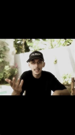 AKRAM ABOULAID | CLIPS on Instagram‎: "عطي الوقت لراسك.. ماحدك كتفكر فالفلوس وانت عاد بادي راك ماغاديش ديرهم"‎