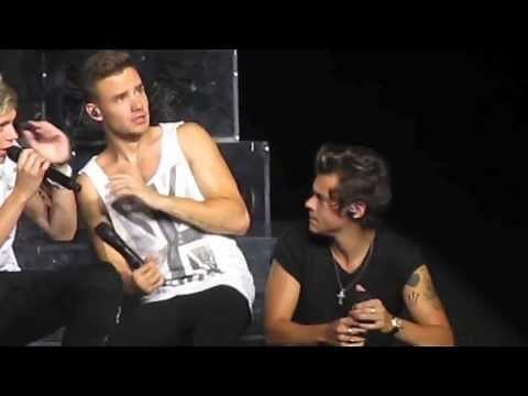 ONE DIRECTION SCARED BY A BUG ON STAGE, TMH TOUR 2013