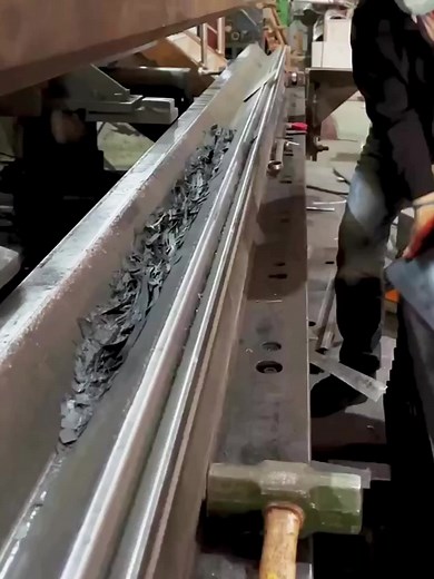 Bending process of steel plate products- Good tools and machinery make work easy #craftinglove #craftingcommunity #crafting #makersgonnamake #DIY #artisan #supportsmallbusiness #creativity #craftspeople #craftingfun #craftinginspiration #handcrafted #handmade | KotzebueTown
