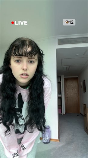 38K views · 1.6K reactions | Should she have let her roommate join the live? | Holly Laing | Facebook