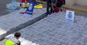 Spanish police snatch 2.7 tonnes of cocaine off yacht