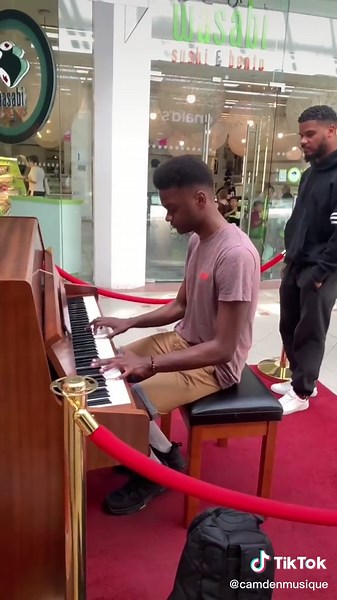 Kanye West Homecoming Piano Performance
