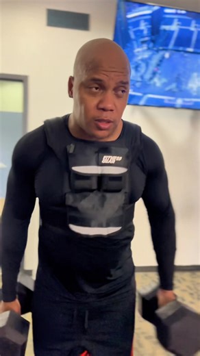 15K views · 188 reactions | Time for my post show #workout, no excuses, only #discipline Big Thank you to my #winnipeg family for an #amazing party! We had an #unforgettable time. "Club can't handle me" #european tour loading #gymrat #fitnessmotivation #fitness #fit #exercise | Flo Rida | Facebook