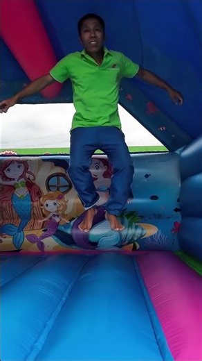 This mermaid-themed inflatable castle is amazing! #awesome #inflatable #bouncycastle