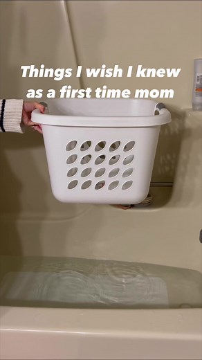 17M views · 243K reactions | No baby bathtub? No problem! #mom #momhack #moms #momlife #baby #babies #bath #bathtime #momsoffb | Lisa & Josh | Facebook