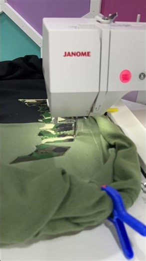Two Sweatshirts, One Kreation… and a Stubborn Sewing Machine!