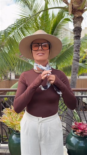 Here’s a super easy way to level up your outfit with a scarf! What do you think? #scarf #scarftutorial #silkscarf #fashionhacks #stylingideas | Blonde Beach Vibes