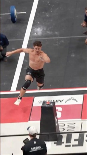 Running through the speed snatch with Rogue Athlete Justin Medeiros 😤 #ryourogue #roguefitness