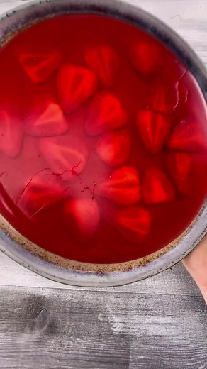 Delicious Strawberry Jelly Cake Recipe