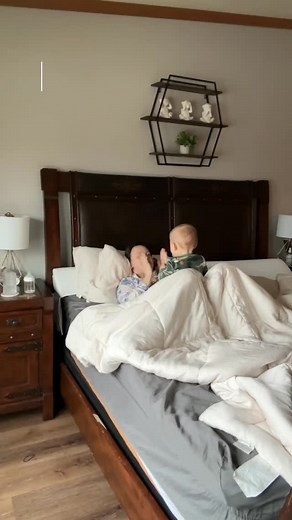 61K views · 3.5K reactions | What a typical morning looks like for me these days ❄️☕️狀識殺 #stayathomemom #spendthedaywithme #morningroutine #momlife #momvlog | Hanah Solum | Facebook