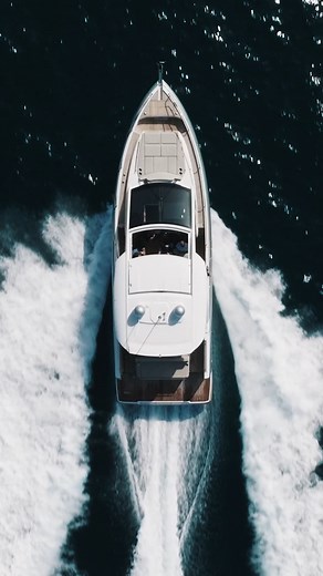 The DB/37 has been received with approval by more than a few lovers of unforgettable experiences at sea. Hear their impressions… ⏬ 👉 Come and discover this exceptional day boat at the following boat shows: Cannes Yachting Festival, Grand Pavois in la Rochelle, Genoa Boat Show, and Barcelona Boat Show. | Jeanneau