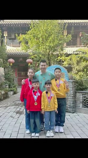 CCTV少儿频道《小小智慧树》栏目组来啦～小朋友们最爱的绿泡泡老师在国家级非物质文化遗产泾阳茯茶贾根社传承馆，带着小朋友们体验泾阳茯茶古法制茶技艺，揭开泾阳茯茶的神秘面纱！让我们一起期待节目的播出吧！#国家级非物质文化遗产 #中央电视台少儿频道 @抖音小助手