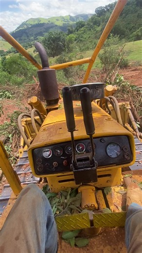 Trator Massey Ferguson MF 400: Potência e Versatilidade