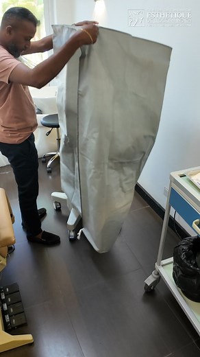Unboxing exclusif de notre nouvelle machine de LED thérapie Des soins non invasifs, sans douleur, et aux résultats visibles Une nouvelle ère de traitements débute au CCEOI… Restez connectés, on vous en dit plus très bientôt ! #LEDthérapie #InnovationEsthétique #SoinsNonInvasifs #CCEOI #Nouveauté #PeauÉclatante #TechnologieBeauté | Centre de Chirurgie Esthétique de l'Océan Indien