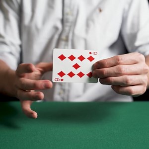 This magician has revealed 9 card tricks anyone can do. Good way to impress your mates 😎 | LADbible