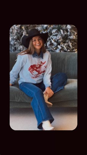 It’s officially Christmas Eve! 🎄 We’re open 10–3 today come snag those last-minute gifts, or even a little something just for you. ✨ | Ruby Mae Boutique