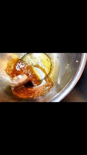 無限きのこナムル 【材料】 エリンギ 1p 舞茸 1p しめじ 1p ※きのこ類は色々とお好きな組み合わせでOK 「特製タレ」 胡麻油 大さじ3 山葵 小さじ1 濃口醤油 大さじ1 【作り方】 ①きのこ類を食べやすい大きさに手で割きながら切り分ける！ ②ボウルに特製タレの調味料を全て入れ 混ぜ合わせて山葵を溶いて馴染ませる ③鍋を強火で温め！きのこ類の表面を香ばしく焼き焦がす様に全体的に焼く ④きのこ類が焼けたら、特製タレで和える 粗熱を取り味を馴染ませる はい！できあがり〜 #きのこレシピ #ご飯のお供 #TikTokレシピ #TikTok料理 #簡単レシピ #料理動画