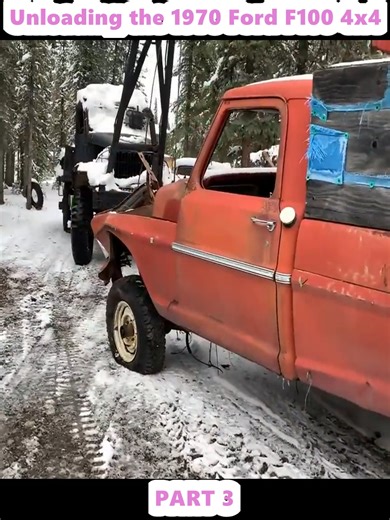 Unloading the 1970 Ford F100 4x4 (3)