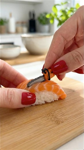 Micro Chainsaw vs Sushi Roll 🍣🪚 #satisfying #oddlysatisfying