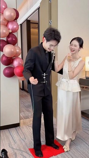 The groom spanked the bride's bottom 👰🏻😂 #wedding