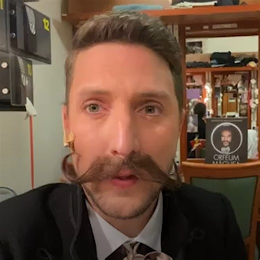 49K views · 1K reactions | Kihirdettük Az év magyarnótája szavazás eredményét. A Dankó Rádió hallgatóinak kedvence 2023-ban az Akácos út című szerzemény lett. Laki Péter, a Budapesti Operettszínház művésze rögtön az eredményhirdetés után videóüzenetetet küldött, hogy megköszönje, hogy az ő nótájára szavaztak a legtöbben. #dankoradio #azevmagyarnotaja #video #nota | Dankó Rádió Hivatalos Oldala | Facebook