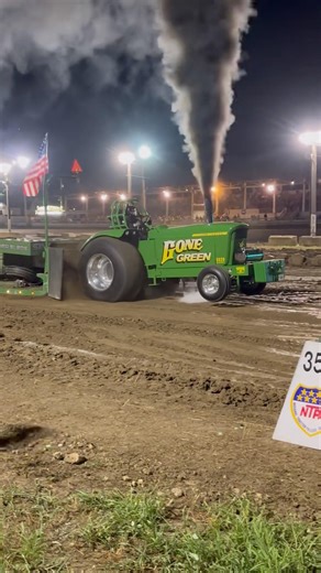 Nice pass for Gone Green in Marysville, Oh #prostock #tractorpulling ‪@beermoneypullingteam‬