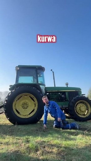 JD or... DIS?! 😳🚜