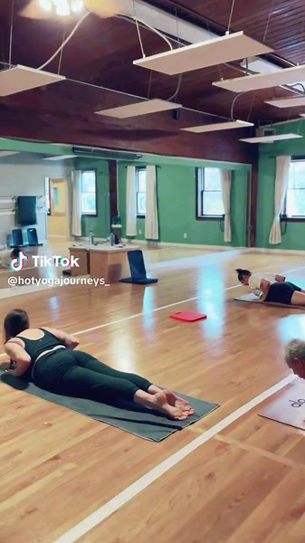 🔥 Dive into the transformative world of hot yoga with our 200hr teacher training. The journey has begun, and the heat is on! 🌡️ #HotYog #200hrTraining #tty #teachertraining #2023 #vinyasa #hot26yoga ———- Visit https://hotyogajourneys.com or MindBody app to book your next yoga class! 😌🪷🧘‍♀️🧘