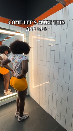 Esperanza | Online Coach on Instagram: "The hack squat machine is now my favorite 🤩🔥 #dailyroutine #gymreels #fitnessmotivation"