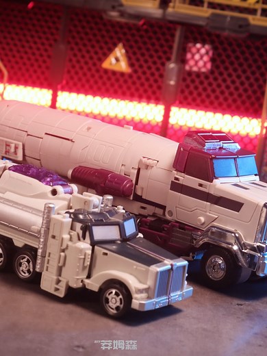 Triple changer Octane！LG vs UT Fuel Supply Provider Transformers stop motion. #transformers #stopmotion #animation #stopmotionanimation #spicyanimation #actionfigures #Toys #Robot #unboxing #transformersstopmotion #transformersanimated #robotanimation #decepticons