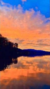 Stunning sunrise over Washington’s beautiful Lake Sammamish