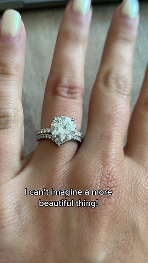 Nothing sparkles like #naturaldiamonds 🥰 #diamond #engagementring #heirloom