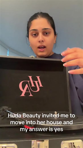 Huda Beauty Makeup Unboxing and Review