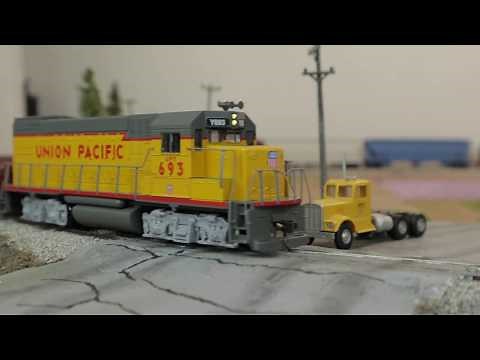 Review: Walthers Trainline GP15-1