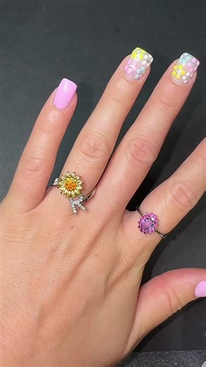 This is the most unique ring I’ve come across 🌻🤍 #rings #jewelry #flashsale #spinner #fidget #stressrelief #anxietyrelief #relaxing #initialrings #initialjewellery