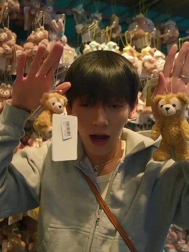 Happy boy at Disney 🧸🥰 Yos is sooo cute! 💕 credit: @juyanbaby #maxandyos #maxyos #yoscw #versusxiii #couplelove #lovingcouple #loveislove #couple #marriedcouple #blcouple #bl #boylove #love #disneysea #japan #cuteboy #disneysea #youtubecouple #情侣日常 #我的cp天下第一甜 #分享我的宝藏男孩 #my小窝