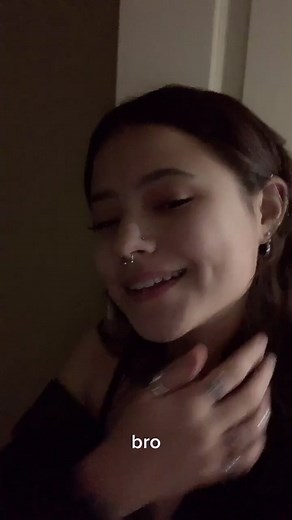 renee (@reneefoy)’s videos with banana klip by bali baby - carlie