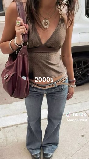 2000s Fashion: Flared Jeans Style Guide